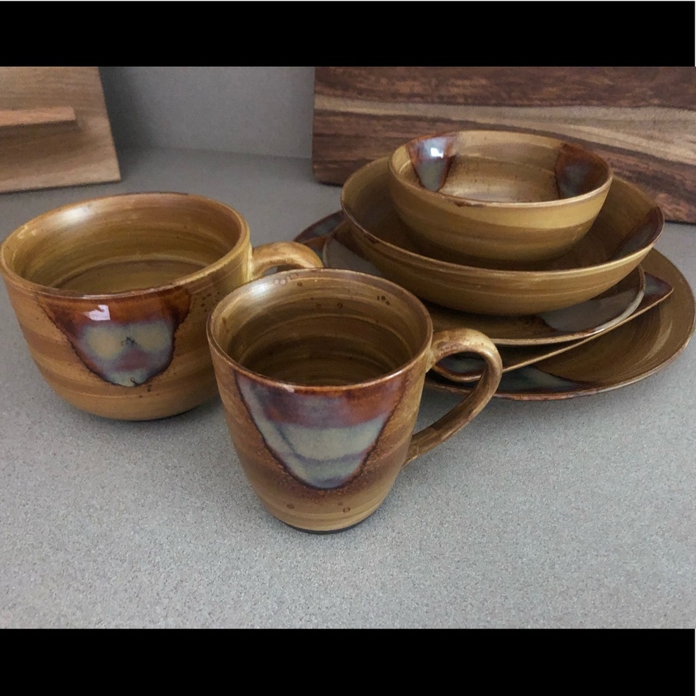 Dinnerware set in sango splash design